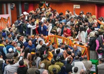 میئر کا انتخاب ایک بار پھر ٹلا، ہنگامہ آرائی کے باعث ایوان کی کارروائی ملتوی