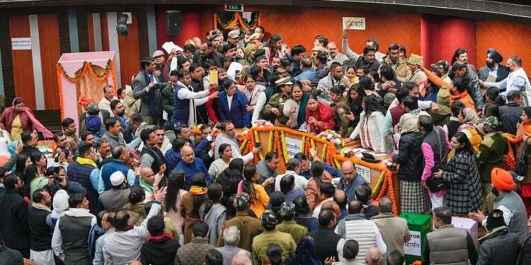 میئر کا انتخاب ایک بار پھر ٹلا، ہنگامہ آرائی کے باعث ایوان کی کارروائی ملتوی