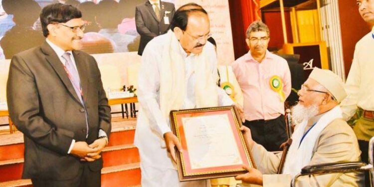 ایک صاحب طرز ادیب وصحافی مولانا نور عالم خلیل امینی