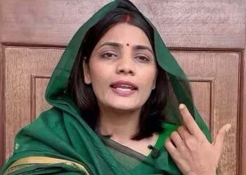 نیہا سنگھ کو نوٹس ملا،شوہر کی نوکری گئی،مانگ لیا استعفیٰ