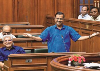 کیجریوال کی مرکز پر شاعرانہ تنقید ’’بنے گا پکوڑا، بنے گی چائے،اسکول،اسپتال بھاڑ میں جائے