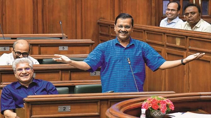 کیجریوال کی مرکز پر شاعرانہ تنقید ’’بنے گا پکوڑا، بنے گی چائے،اسکول،اسپتال بھاڑ میں جائے