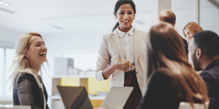 کیا ’پُرکشش‘ اور ’خوبصورت‘ نظر آنے والوں کو پیسے کمانے کے بہتر مواقع میسر ہوتے ہیں؟