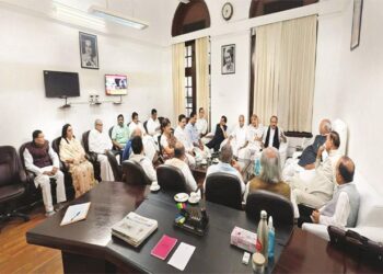 جے پی سی کے مطالبے پر اپوزیشن متحد اور پُر عزم، احتجاج جاری