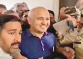 سیسودیا کے ریمانڈ میں توسیع، پی اے طلب، اہل خانہ کو بنگلہ خالی کرنے کا حکم