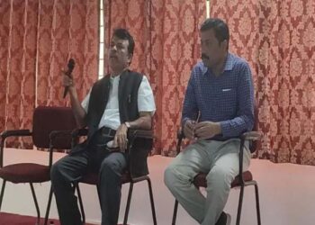 مانو لٹریری کلب میں ایک فنکار کی آمد۔