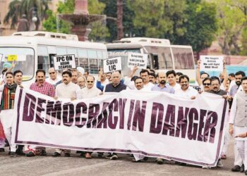 راہل کی لوک سبھا رُکنیت منسوخ ، کانگریس شدید برہم، جگہ جگہ احتجاج