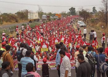 کسانوں کو حکومت پر اعتماد نہیں، تحریری حکم کا مطالبہ