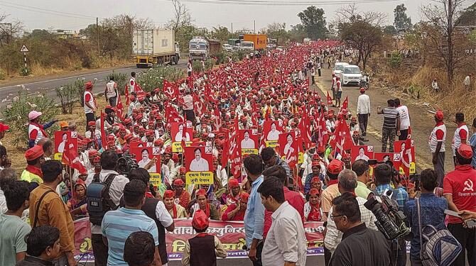 کسانوں کو حکومت پر اعتماد نہیں، تحریری حکم کا مطالبہ