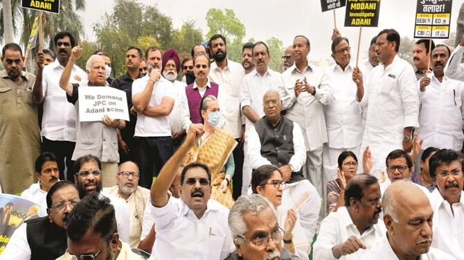 راہل کو بولنے سے روکنے کیلئے لوک سبھا میں آواز بندی