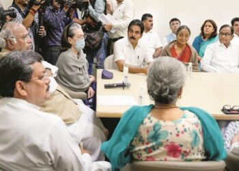 کانگریس کا ’جمہوریت بچاؤ ‘مہم چلانے کا اعلان، اپوزیشن کے منظم اتحاد پر زور