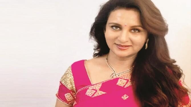 پونم ڈھلوں کو صرف چھٹیوں میں شوٹنگ کی شرط پر اجازت ملی تھی