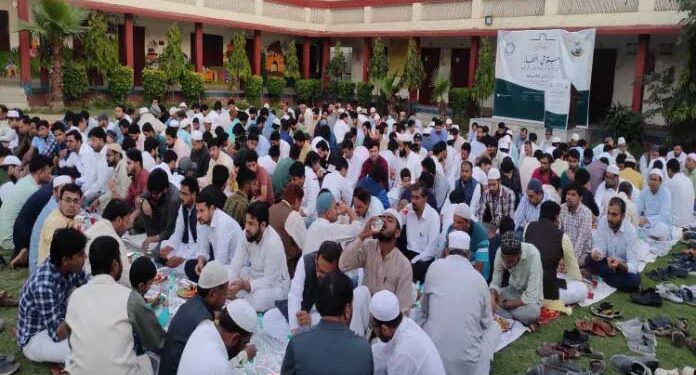 انجمن طلبہ قدیم جامعۃ الفلاح کی جانب سے افطار پارٹی کا اہتمام