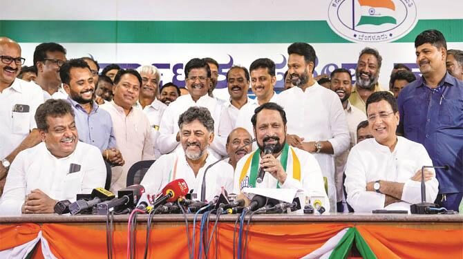 کرناٹک :بی جے پی میں بھگدڑ، استعفوں کی جھڑی لگ گئی