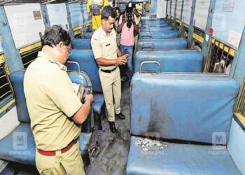 کیرالا میں سنسنی خیز واقعہ،چلتی ٹرین میں مسافروں پر پیٹرول چھڑک کر آگ لگا ئی، ۳؍ جاں بحق