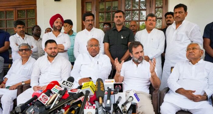 اپوزیشن اتحاد کی کوششیں اور متبادل کی سیاست