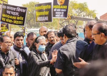 ایسا لگتا ہے کہ ملک میں غیر اعلانیہ ایمرجنسی نافذ ہے