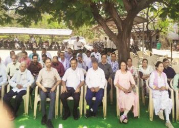 تحصیلدار دفتروں میں ہڑتال، گریڈ کے مطابق تنخواہ کا مطالبہ