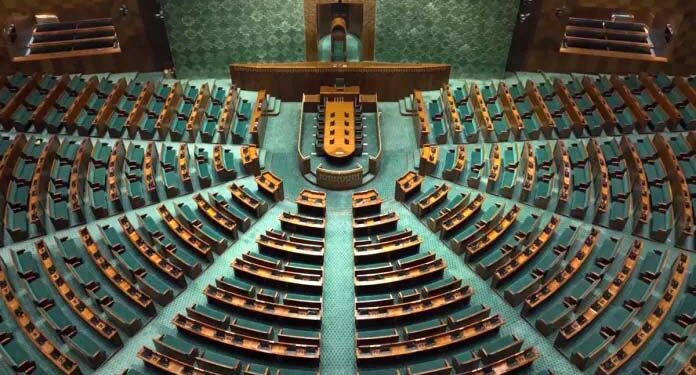 لوک سبھا ممبران کی تعداد میں اضافہ کی تجویز: یوگیندر یادو