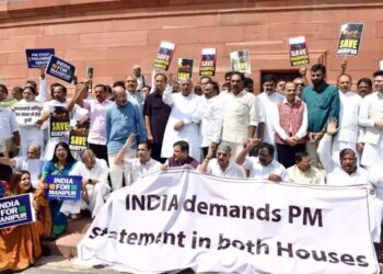 حکومت کے خلاف تحریک عدم اعتماد منظور،