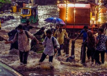 تلنگانہ میں ریکارڈ توڑ بارش، کئی مکانات اور سڑکیں زیر آب