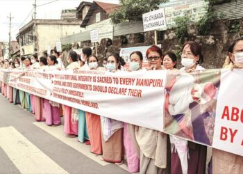 منی پور تشدد: وزیراعلیٰ پر تائید کا الزام ،امپھال میں فائرنگ