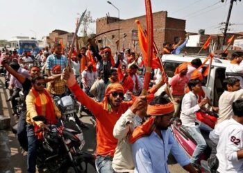 اسکول ٹیچر ہو یا ٹرین مسافروں کا محافظ، ہر جگہ منافرت کی مسموم فضا