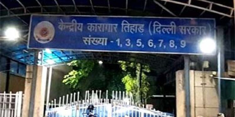 تہاڑ کے جیلر دیپک شرما سے 50 لاکھ روپے کی ٹھگی