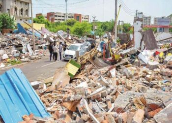 ۳؍ غیر مسلموں کی جان بچائی، گھر میں پناہ دی مگر بلڈوزر سے نہ بچ سکے