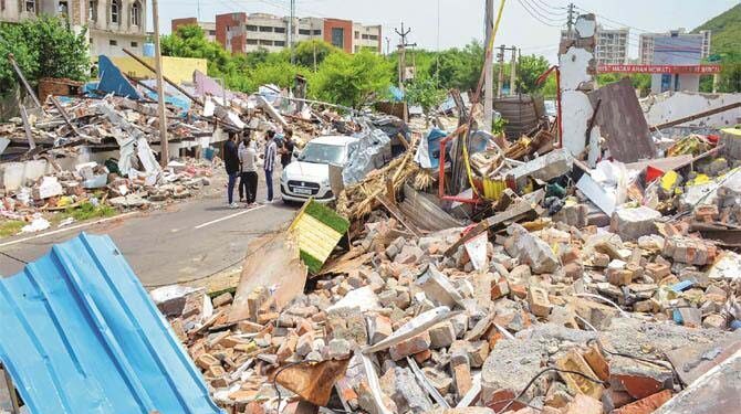 ۳؍ غیر مسلموں کی جان بچائی، گھر میں پناہ دی مگر بلڈوزر سے نہ بچ سکے