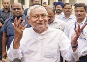 نتیش کمار کا دہلی دورہ ، بی جے پی چراغ پا