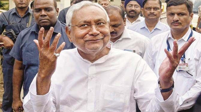 نتیش کمار کا دہلی دورہ ، بی جے پی چراغ پا