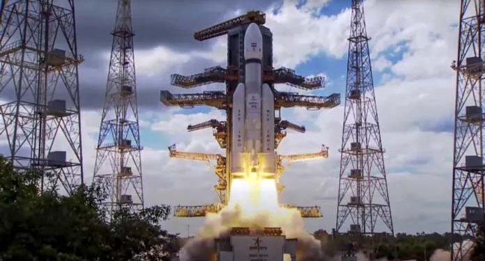 چندریان 3 کی چاند پر سافٹ لینڈنگ کے لیے ملک بھر میں پوجا ارچنا کی گئی