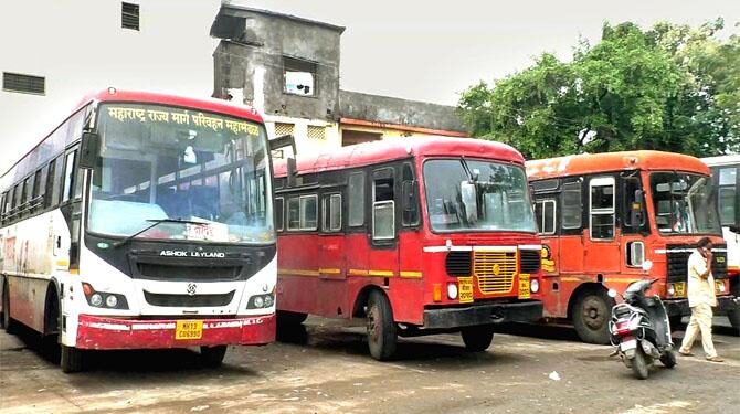 احتجاج کے سبب ایس ٹی بسیں بند، مسافروں کو دشواریاں