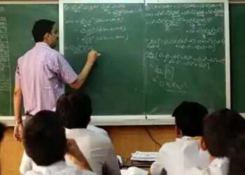 اساتذہ سے تاریک راہیں روشن ہوتی ہیں