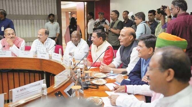 کل جماعتی میٹنگ میں خواتین ریزرویشن بل پر زور