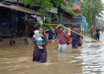 گجرات کے محتلف اضلاع میں شدید بارش کے بعد سیلابی صورتحال