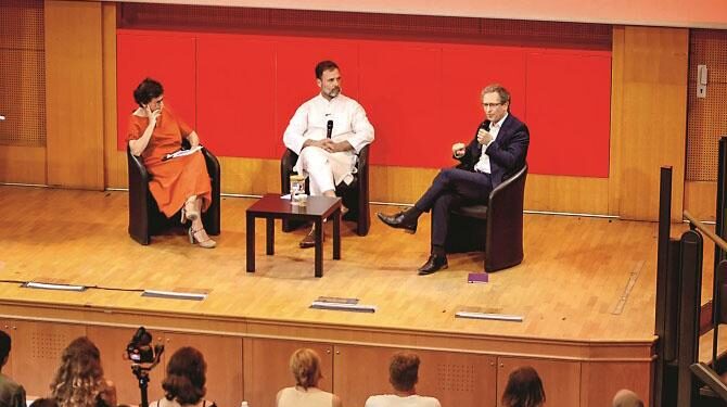 پیرس میں راہل کا بی جےپی پر حملہ، تبدیلی کیلئے پُرعزم