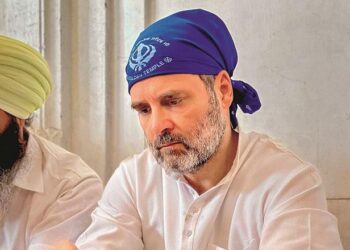 راہل گاندھی امرتسر پہنچے، گولڈن ٹیمپل میں ماتھا ٹیکا