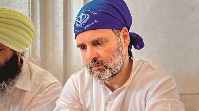 راہل گاندھی امرتسر پہنچے، گولڈن ٹیمپل میں ماتھا ٹیکا