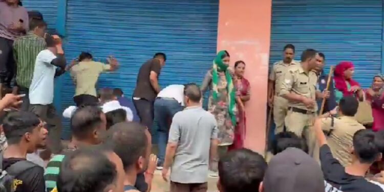 اتراکھنڈ: چمولی میں نابالغ کے ساتھ چھیڑ چھاڑ کے واقعہ کے بعد فرقہ وارانہ کشیدگی، مسلمانوں کی دکانوں میں توڑ پھوڑ