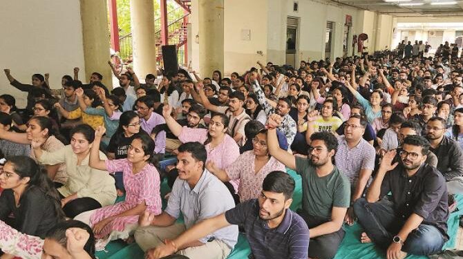 احمد آباد میں۱۲۰۰؍ریزیڈنٹ ڈاکٹروں کی غیر معینہ ہڑتال