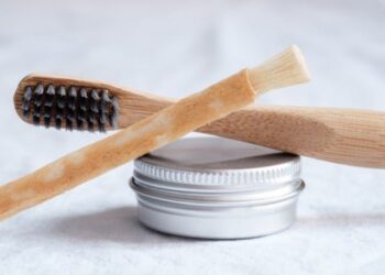 مسواک زیادہ بہتر یا ٹوتھ برش؟ سائنسدانوں نے بتادیا