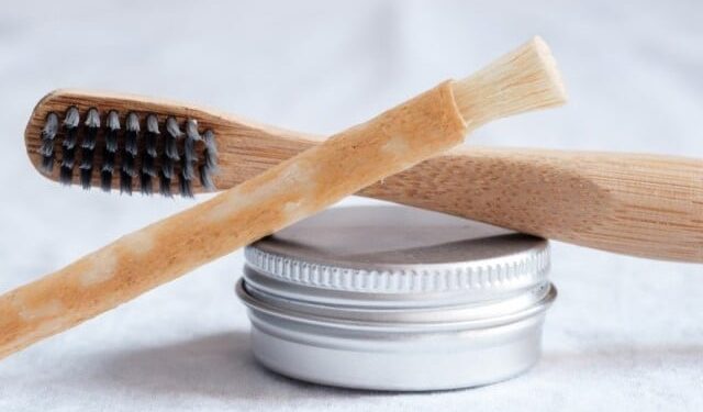 مسواک زیادہ بہتر یا ٹوتھ برش؟ سائنسدانوں نے بتادیا