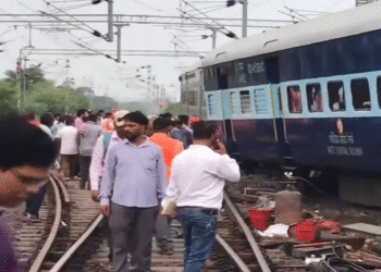 یوپی: ایل پی جی سلنڈر رکھ کر کالندی ایکسپریس کو پٹری سے اتارنے کی کوشش