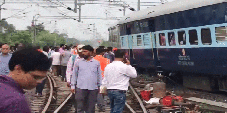 یوپی: ایل پی جی سلنڈر رکھ کر کالندی ایکسپریس کو پٹری سے اتارنے کی کوشش