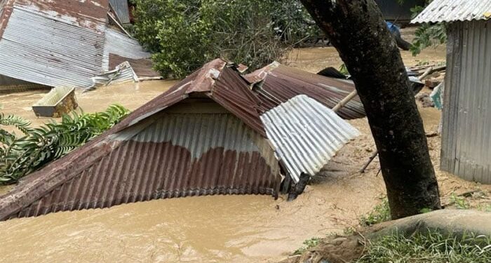 بنگلا دیش: سیلاب کی تباہ کاریاں، 8 افراد ہلاک، 2 لاکھ متاثر