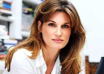 عمران خان کے سیل میں مکمل اندھیرا ہے، باہر نکلنے کی بھی اجازت نہیں، جمائما