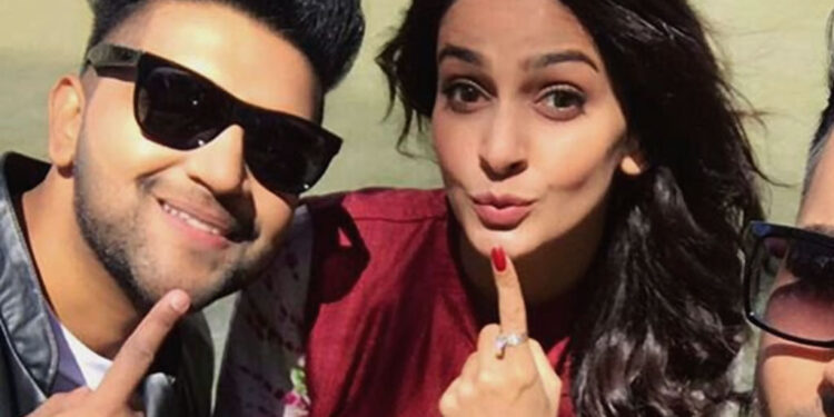 صبا قمر پسندیدہ اداکارہ ہیں، بھارتی گلوکار گرو رندھاوا