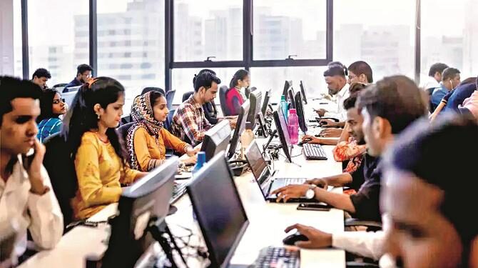 ملک میں سروس سیکٹر کی ترقی میں سست روی